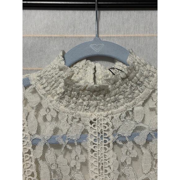 Cable & Gauge White Lace Mock Neck Ruffle Cap Sleeve Top Blouse X-Large NWT - Picture 3 of 9